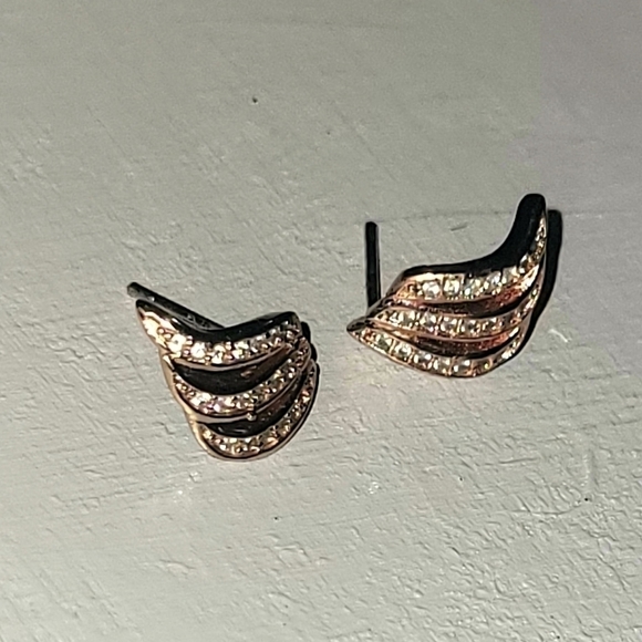 S925 studded angel wing earings - Picture 2 of 3